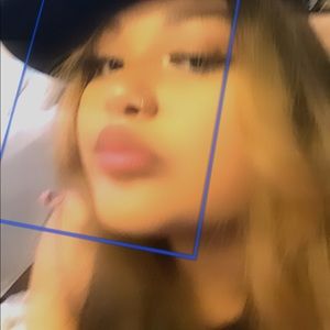 Meet your Posher, Lorraine